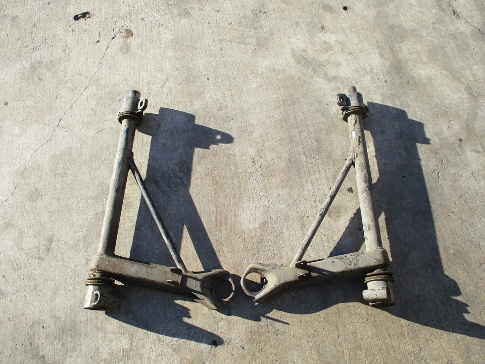 Porsche 914-4 1970-1976 FRONT CONTROL ARM LEFT OR RIGHT WITH SWAY BAR BRACKET - Image 1 of 4