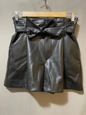 全新无标签 ZARA 女式拉链前高腰绑带人造皮革短裤 XS 码黑色 — 第 1/4 张图片