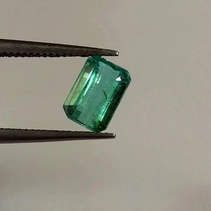 1.15ct Natural Emerald octagon cut mint green good luster gemstone - Picture 1 of 3