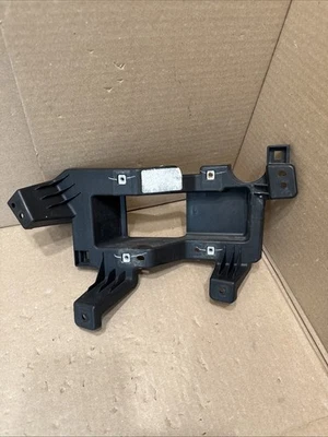 Soporte de luz antiniebla izquierda fabricante de equipos originales Chrysler Pacifica Voyager 2021-2026  Foto 1 de 4