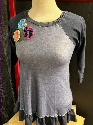 Niñas 6x Boutique Mallory May Denim Azul 2 Tonos Top Camisa Nueva Sin Etiquetas Cintas y Flores Foto 1 de 4