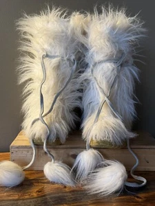 COLIN STUART FAUX FUR WHITE POM POM BOOTS | VICTORIA'S SECRET | AGED SOLE - Picture 1 of 14