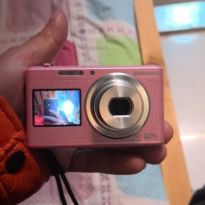 Samsung DV180F Digital Camera Dual Screen 16 MP 5x Optical Zoom English Language - Image 1 of 4