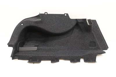 2019 - 2025 VOLVO S60 PAINEL TRASEIRO ESQUERDO ACABAMENTO PORTA-MALAS FABRICANTE DE EQUIPAMENTO ORIGINAL 32131991 - Imagem 1 de 4