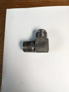 Adaptador Hidráulico 1" (#16) MACHO JIC 37 X 1" MACHO NPT ACERO 90 GRADOS - Imagen 1 de 3