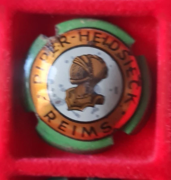 capsule champagne PIPER HEIDSIECK a encoche n°76b contour vert foncé fond blanc - Photo 1/1