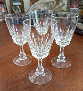 4 bicchieri da vino vintage cristallo d'arques pompadour cristallo stelo 6" FRANCIA - Foto 1 di 9