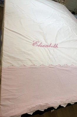 Funda nórdica Pottery Barn Kids con monograma “Elizabeth” Queen Bea borde festoneado Foto 1 de 4