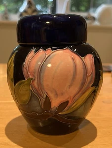 Vintage Moorcroft Magnolia On Blue Ginger Jar And Lid - Damaged Jar - Picture 1 of 7