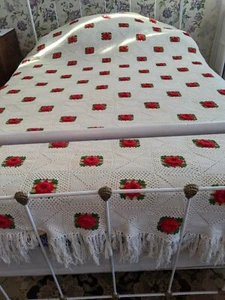 Lovely Vintage Crocheted Red Rose Bedspread - Picture 1 of 12