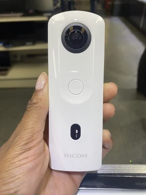 Cámara Ricoh Theta SC2 Blanca 360° Video 4K con Estabilización de Imagen Alta Imagen  Foto 1 de 4