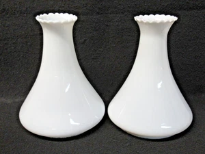 PR. ANTIGUAS PANTALLAS DE LÁMPARA DE ACEITE DE ÁNGULO SUPERIOR PÉTALOS DE VIDRIO OPALINO - Imagen 1 de 13