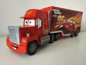 Coches Pixar radiocontrolados exclusivos de Disney Store MACK & LIGHTNING MCQUEEN - Imagen 1 de 8