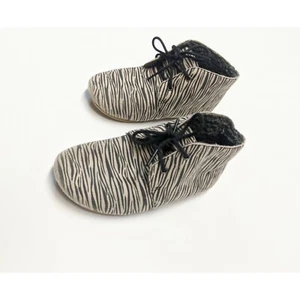 ZARA Soft Leather Zebra Print Boots With Warn Lining Little Girl's Size 7.5 - Picture 1 of 14