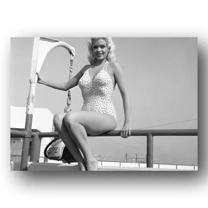 Foto vintage de 5x7 1957 de Jayne Mansfield posando en traje de baño a lunares - Imagen 1 de 1