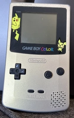 Consola Pokemon Gameboy Color OEM SOLO Pikachu Edición Dorada y Plateada. (NO RE-SHELL) Foto 1 de 4