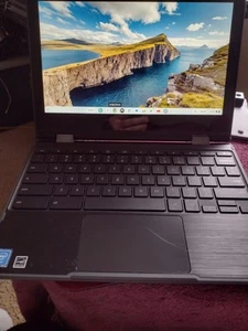 Lenovo 300e Chromebook 81MB 11.6" 2nd Gen Celeron N4020 4GB RAM 32GB TOUCHSCREEN - Bild 1 von 12