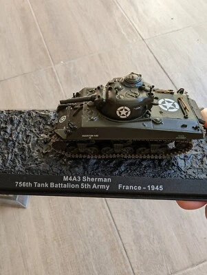 M4A3 Sherman 756º Batallón de Tanques 5º Ejército Francia 1945. Cubierta rayada Foto 1 de 4