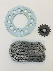 KIT TRASMISSIONE CATENA KIT TRANSMISSION CHAIN DUCATI MONSTER 750 ANNO 2002 NEW - Picture 1 of 2