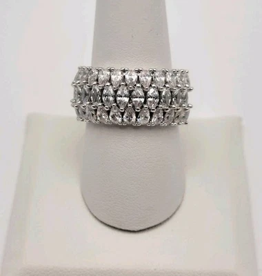 BP Abril 2025 Cumpleaños Talla 9 RG99183 A Show Stopping Beauty Chapado en Rodio  Foto 1 de 3