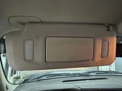 Viseira solar esquerda driver iluminada compatível com 07-14 ESCALADE 334210 - Imagem 1 de 4