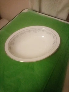 Royal Doulton - Angelique - H4997 - OVAL VEGETABLE SERVING DISH / BOWL - Picture 1 of 3