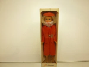 ISA HOLLAND DOLL MINI STEWARDESS MARTINAIR FLIGHT ATTENDANT - RED - GOOD IN BOX - Imagen 1 de 8