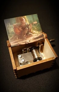 Boîte à musique en bois The Last Of Us - Personnalisable - Photo 1/5