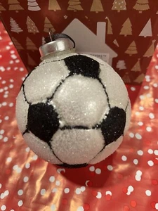 Adorno de balón de fútbol de vidrio soplado nuevo en caja - Imagen 1 de 2