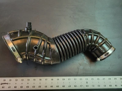 1996 1997 年福特野马 F6ZX-9R504-CB 3.8L 发动机进气软管管夹 — 第 1/4 张图片