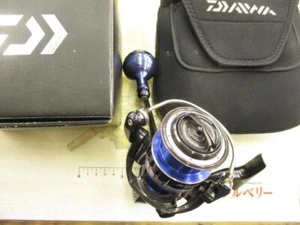 Carrete giratorio Daiwa 15 Saltiga 3500H usado con caja - Imagen 1 de 7