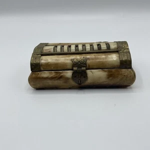 Scatola portagioie vintage in osso di cammello con chiusura  - Foto 1 di 6