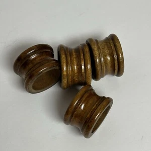 Set 4 anelli tovaglioli in legno venatura legno marrone - Foto 1 di 7