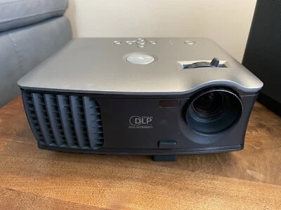 Dell 1800MP DLP Projector 3x Power Cords, Remote, Cable, Carry Case - Image 1 of 4