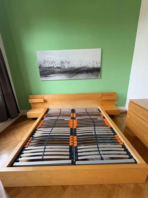 Schlafzimmermöbel / Bettgestell mit 2 Nachtschränkchen und 2 Kommoden  von MALM  - Bild 1 von 4