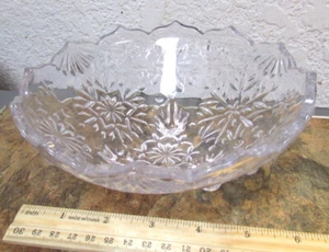 Mikasa crystal footed snowflake design Candy dish, 6 x 2.75 inches, home decor - Picture 1 of 4