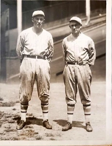 1924 MLB BASEBALL TWO RECORD HOLDING PITCHERS PHOTO LEON CADORE ARTHUR NEHR USA - Picture 1 of 8