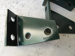 Eaton B-Line B234R-GRN 90 Grad Eckzwickel, Rt-Hand, Stahl, grün - Box (20) - Bild 1 von 5