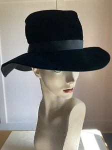 STUNNING VTG BLACK VELVET WIDE BRIM PICTURE HAT w - RIBBON BAND - Picture 1 of 8