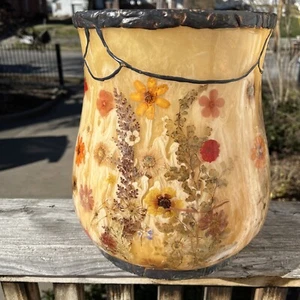 VINTAGE MCM  LUCITE ACRYLIC HONEY SWIRL REAL PRESSED FLOWERS WASTE BASKET 10.5" - Picture 1 of 10
