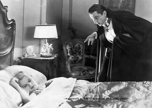1931 Dracula Movie Bela Lugosi PHOTO Creepy Scary Horror Film Sexy Girl Sleeping - Picture 1 of 2