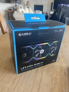Lian Li UNI Fan SL120 120mm ARGB PWM Fan 3-Pack with Controller Black - Afbeelding 1 van 2
