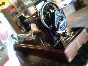 ANTIQUE EARLY 1900S SIGER HAND CRANK SEWING MACHINE - Picture 1 of 12