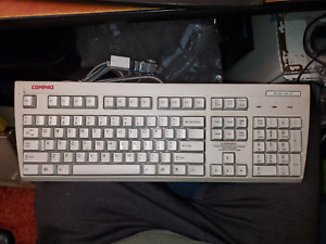 COMPAQ KB-9965  MODEL 104-2C WHITE, RS232 KEYBOARD CONNETION