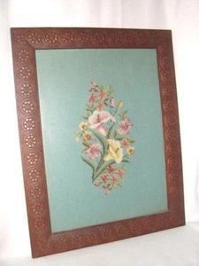 Antiguo marco de madera tallada con imagen de flor de punta de aguja - Imagen 1 de 4
