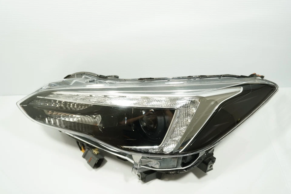 **BROKEN TABS** JDM SUBARU IMPREZA 84002FL010 LEFT DRIVER SIDE HEADLIGHT - Image 1 of 4