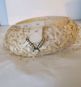 Vintage 60er Jahre geflochten Stroh Creme Pillendose Hut mit Schleier Union Made Retro Millinery - Bild 1 von 12