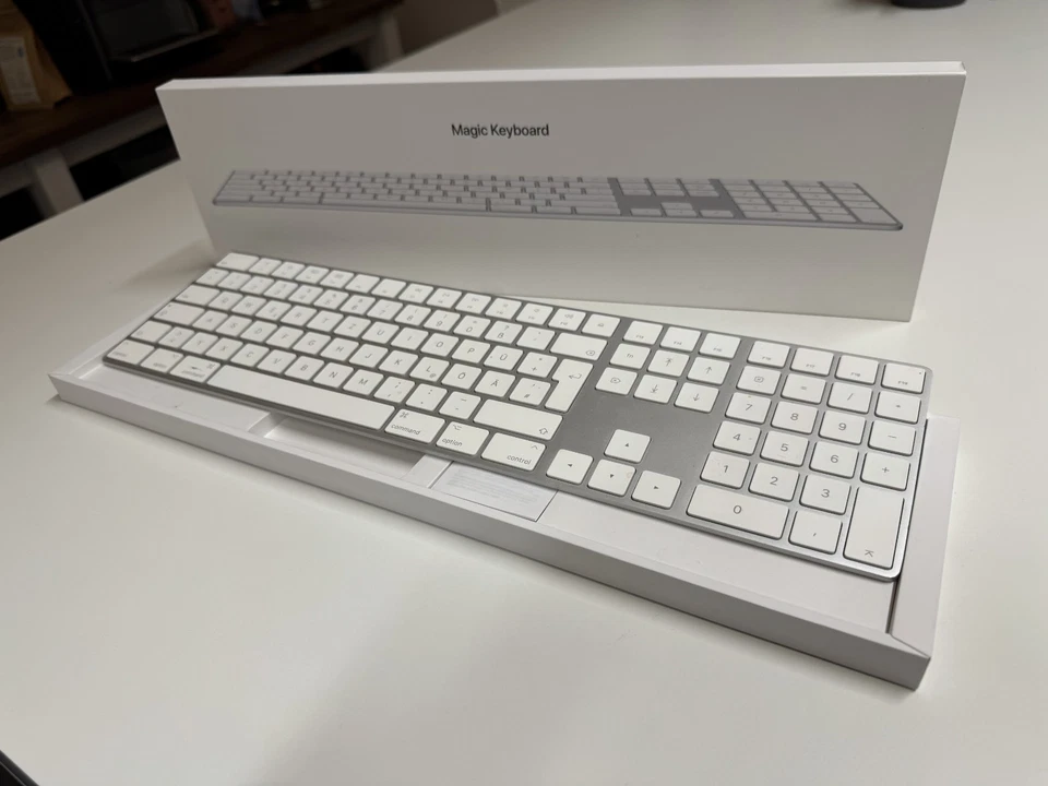 Apple Magic Keyboard mit Ziffernblock - Deutsch (MQ052D/A) - Bild 1 von 1