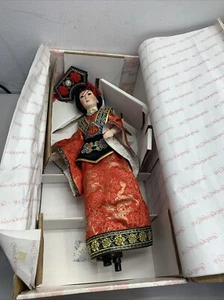 The Danbury neuwertig handgefertigt Vintage Porzellan chinesische Puppe Kimono - Bild 1 von 4