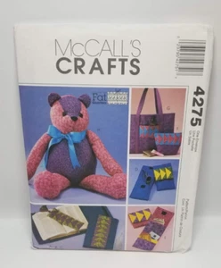 Fat Quarters Patchwork Regali e Orso di Peluche Modello da Cucire di McCall's Crafts - Foto 1 di 2